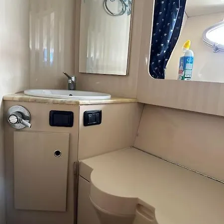 Bateau Moteur Tout Confort Agde