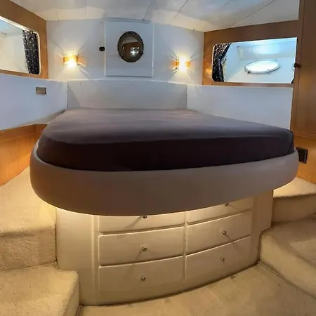 Bateau Moteur Tout Confort Botel
