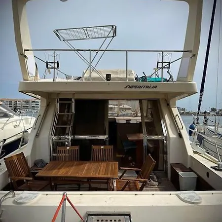 Botel Bateau Moteur Tout Confort *