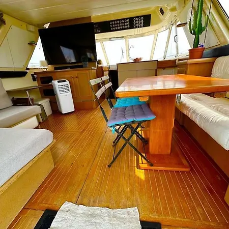 Botel Bateau Moteur Tout Confort
