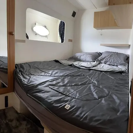 Botel Bateau Moteur Tout Confort *