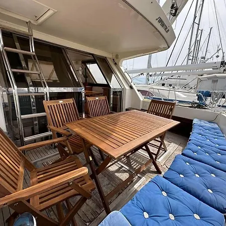 Botel Bateau Moteur Tout Confort