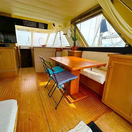 Botel Bateau Moteur Tout Confort Agde