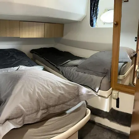 Bateau Moteur Tout Confort