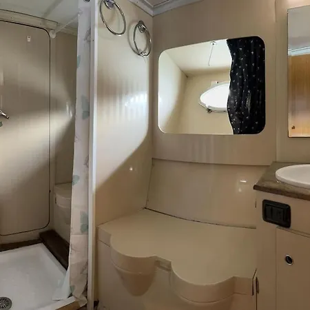 Botel Bateau Moteur Tout Confort